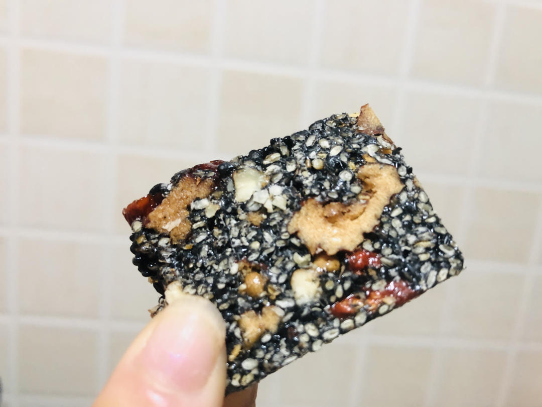 黑芝麻红枣核桃糕
