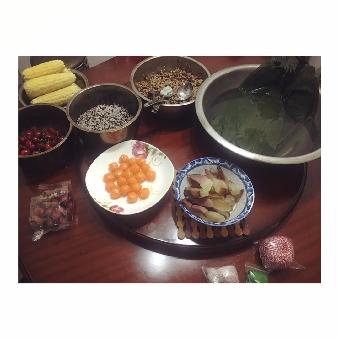 自制咸肉蛋黄粽