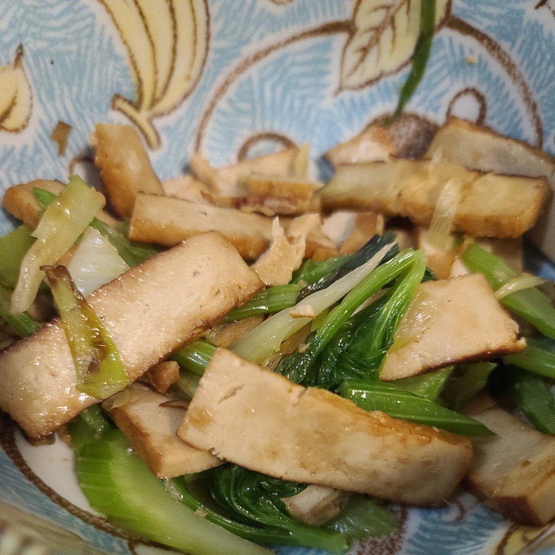 午餐晚餐简单快手下饭菜芹菜炒香干