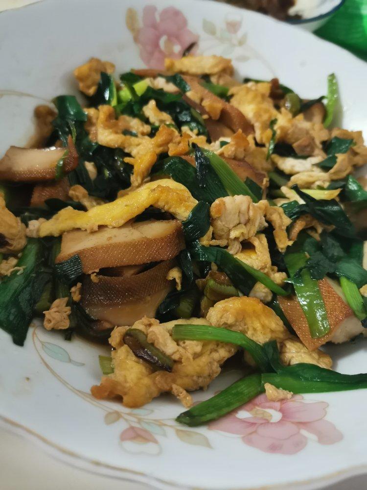 韭菜五香干豆腐炒鸡蛋