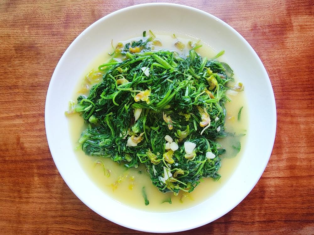 雞湯面條菜芝麻菜炒石斛花