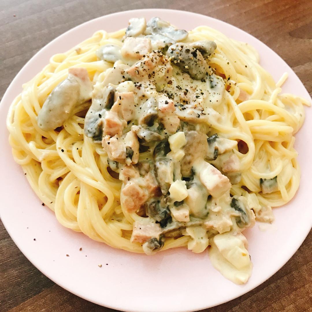 奶油蘑菇意面