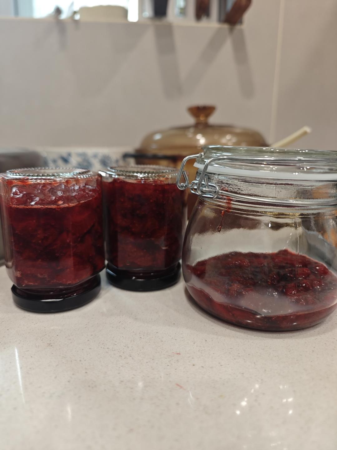 自制草莓酱（孩子爱吃的不得了）