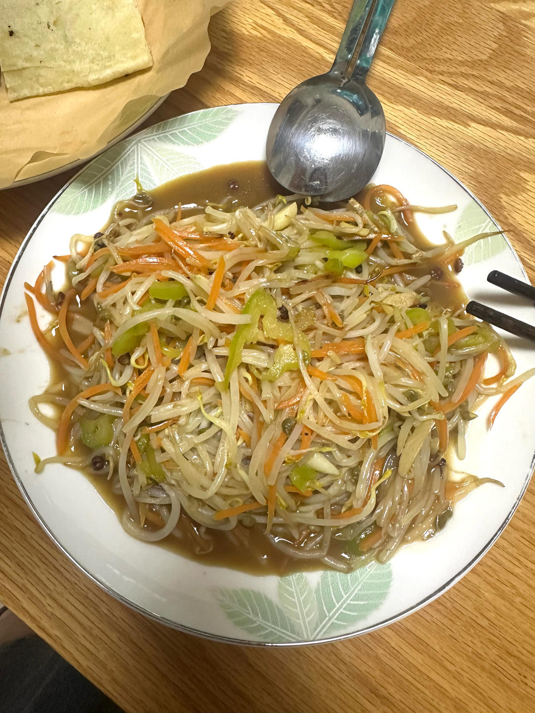 厨师长教你：“炝炒绿豆芽”的家常做法，味道非常赞