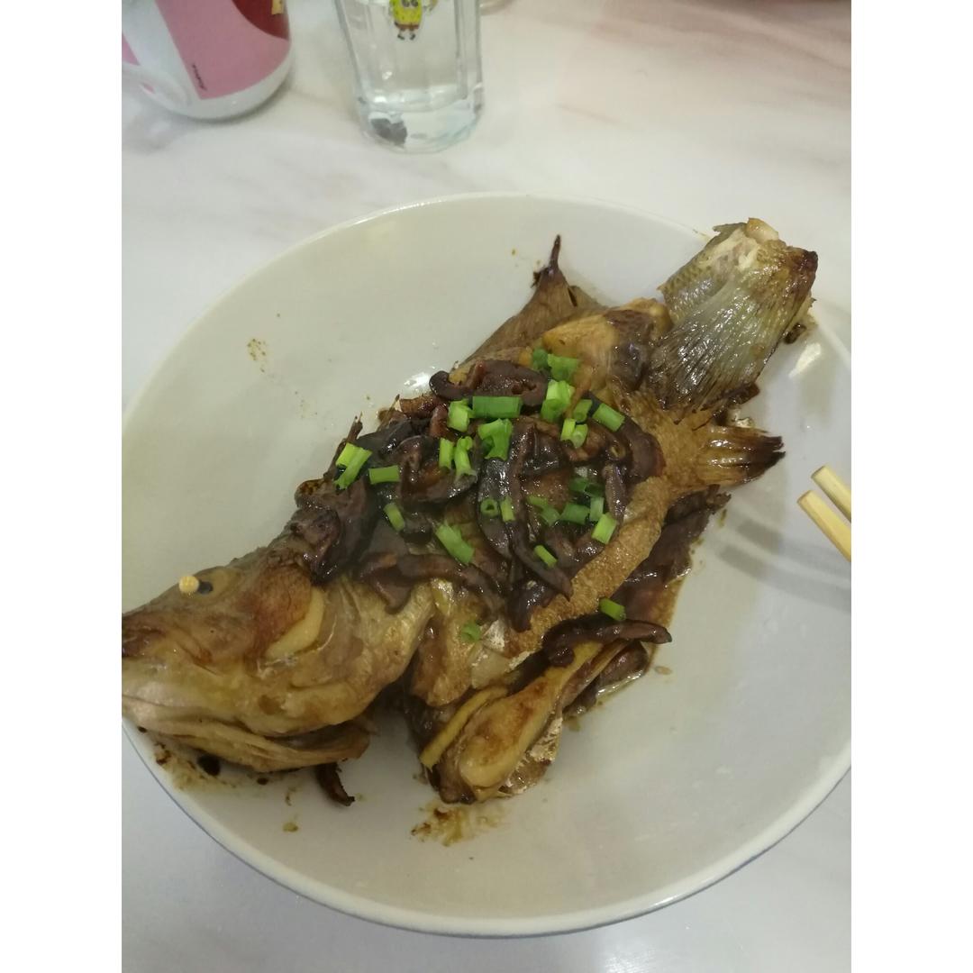 干烧鲈鱼