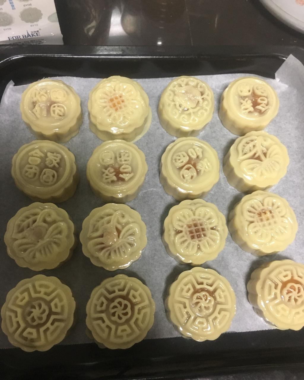 广式莲蓉（豆沙）蛋黄月饼（超详细步骤）