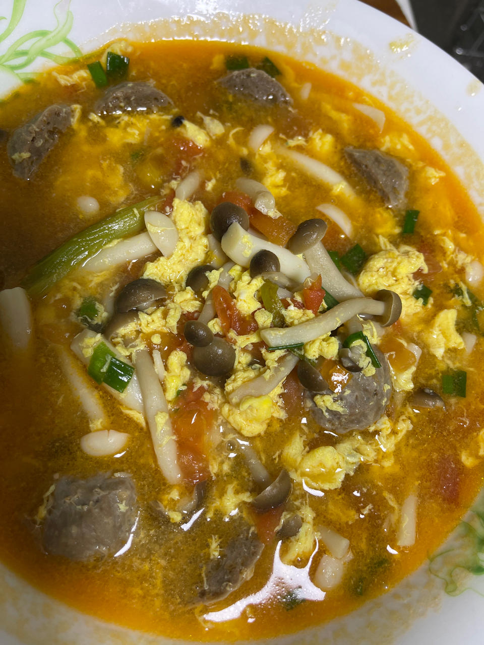 味鲜汤浓的番茄菌菇豆腐汤