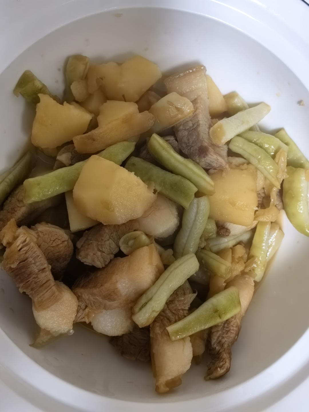 土豆豆角炖五花肉