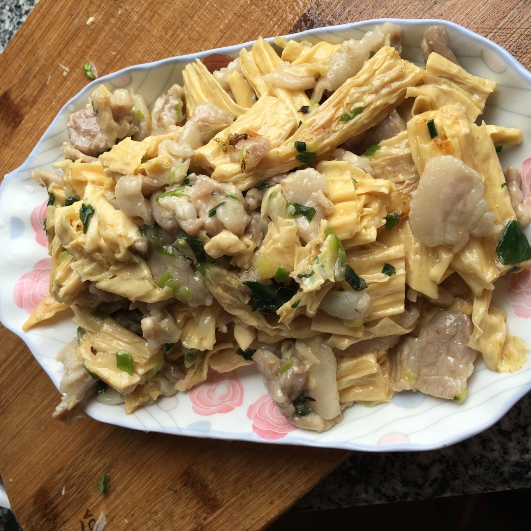 五花肉炒腐竹