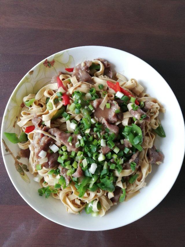 青椒豆腐皮炒肉丝
