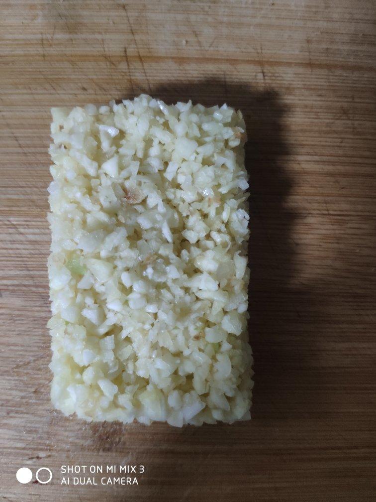 娃能吃两碗饭的蒜蓉烤茄子（烤箱版）