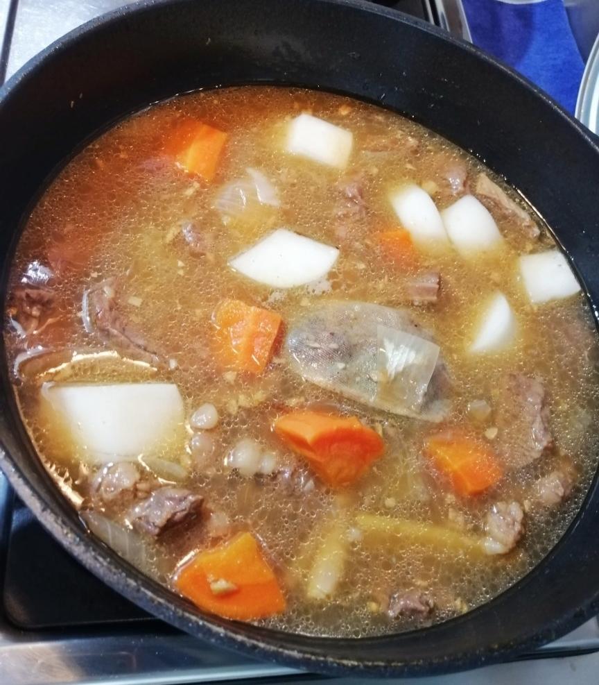 白滷萝卜炖牛肉的做法