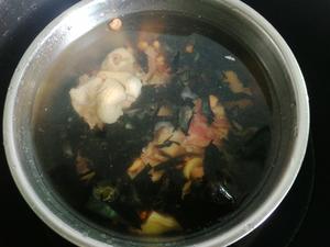 石菇番鸭汤的做法 步骤3