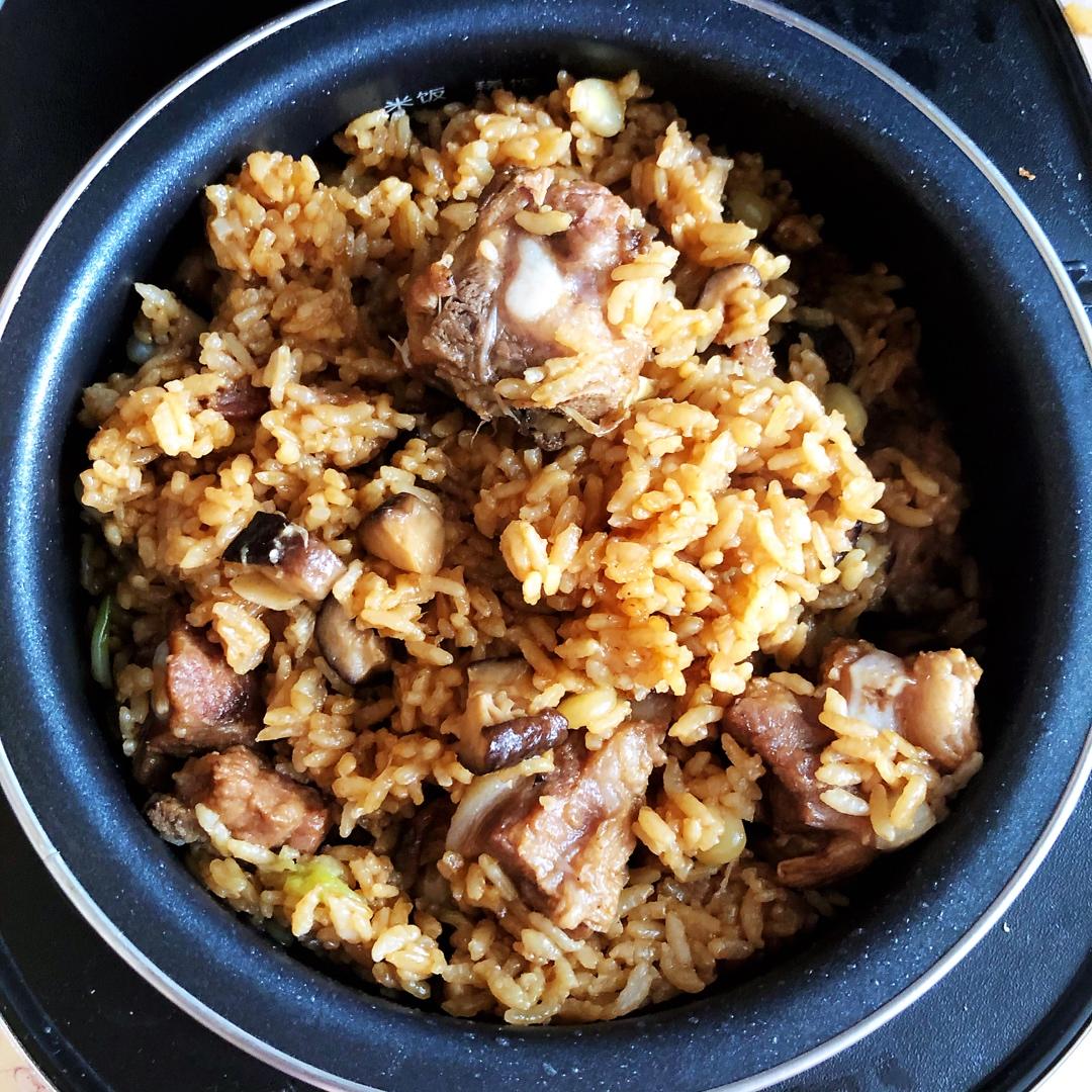 【排骨焖饭】