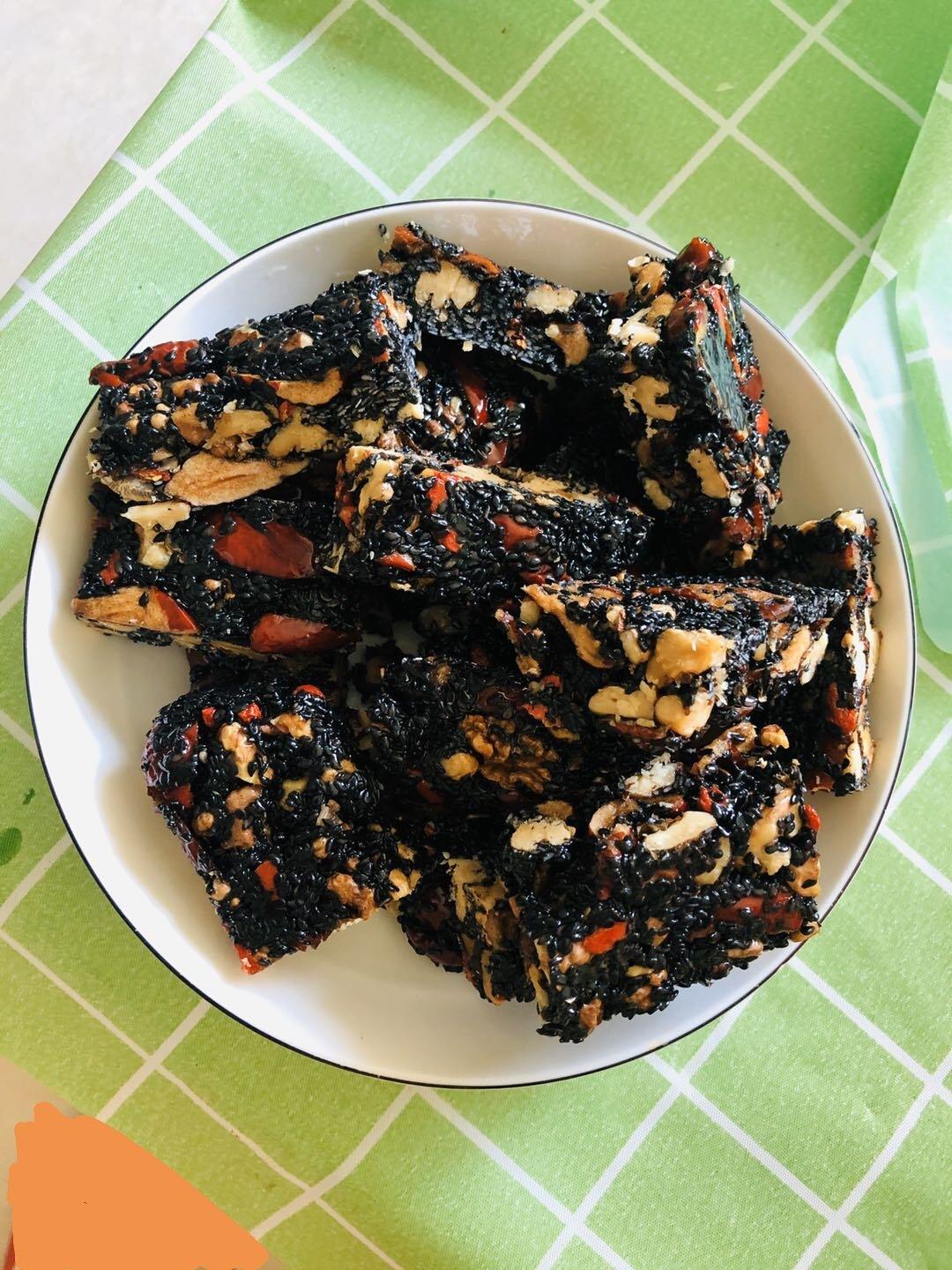 养生四物糕-红枣核桃枸杞黑芝麻