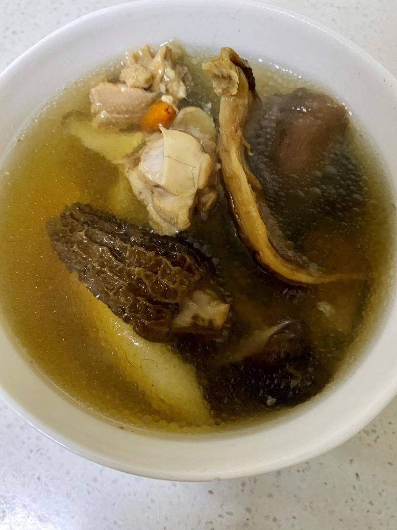 姬松茸竹荪菌菇鸡汤