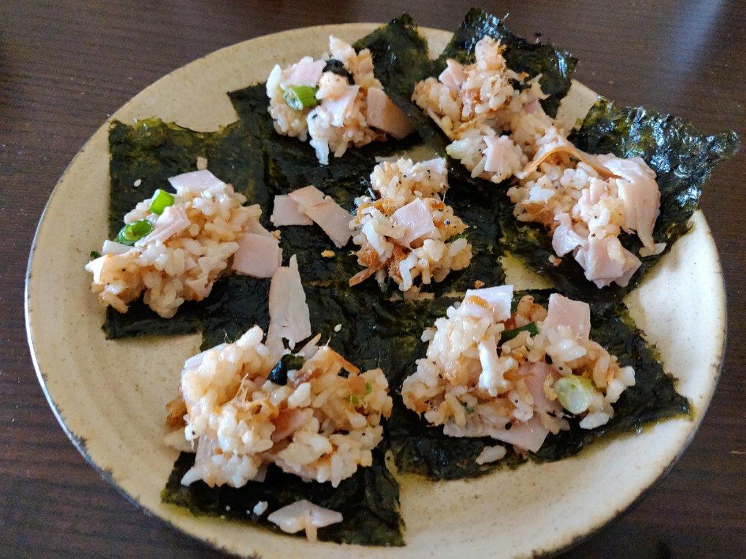 海苔肉松饭团