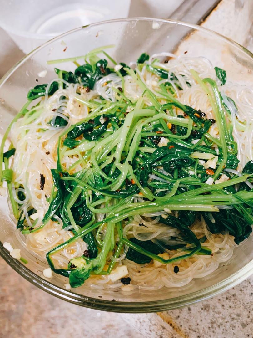 🌼神仙吃法㊙️菠菜凉拌粉丝，真的会一口上瘾。