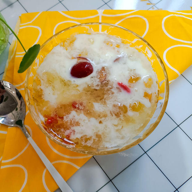 易县田恩堂燕窝桃胶酸奶羹的做法