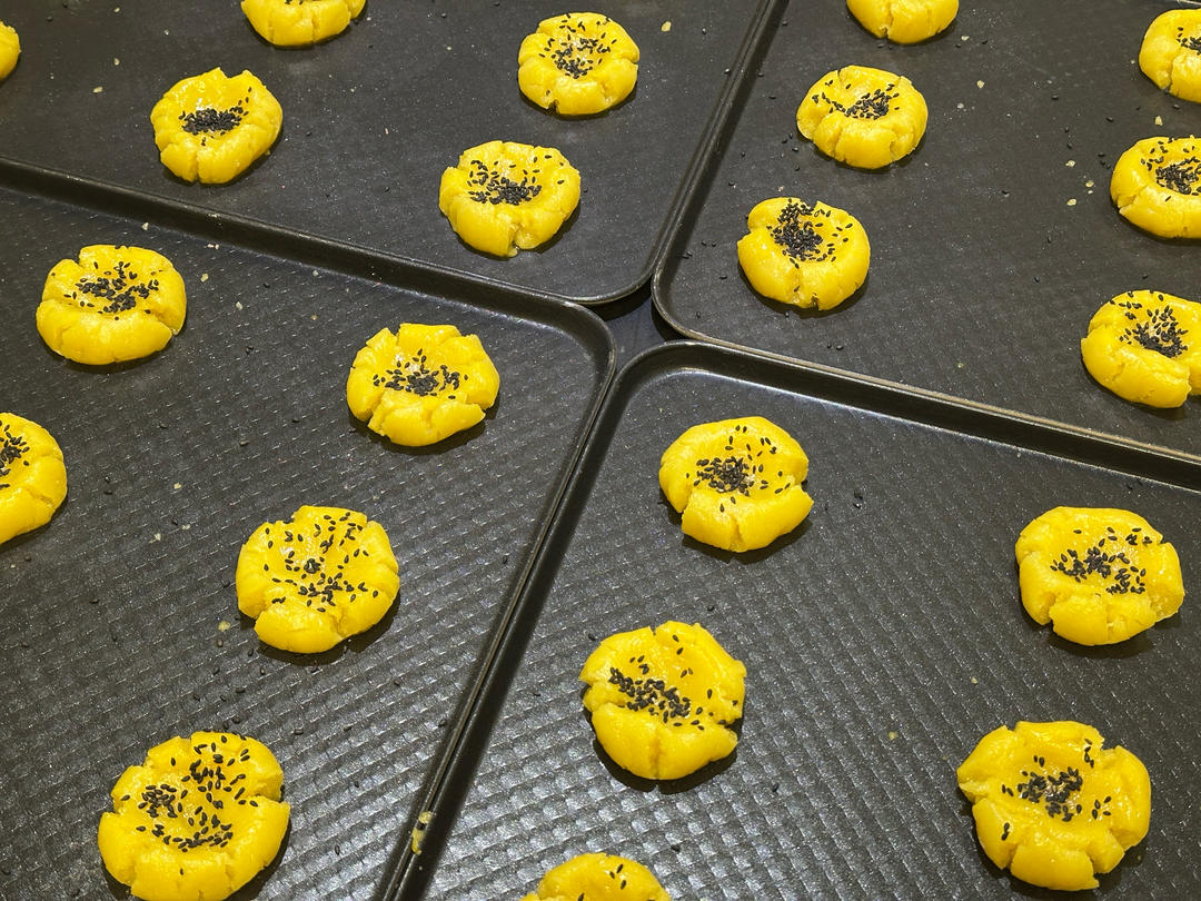 轻轻一按就碎掉的原味桃酥（不输猪油版）