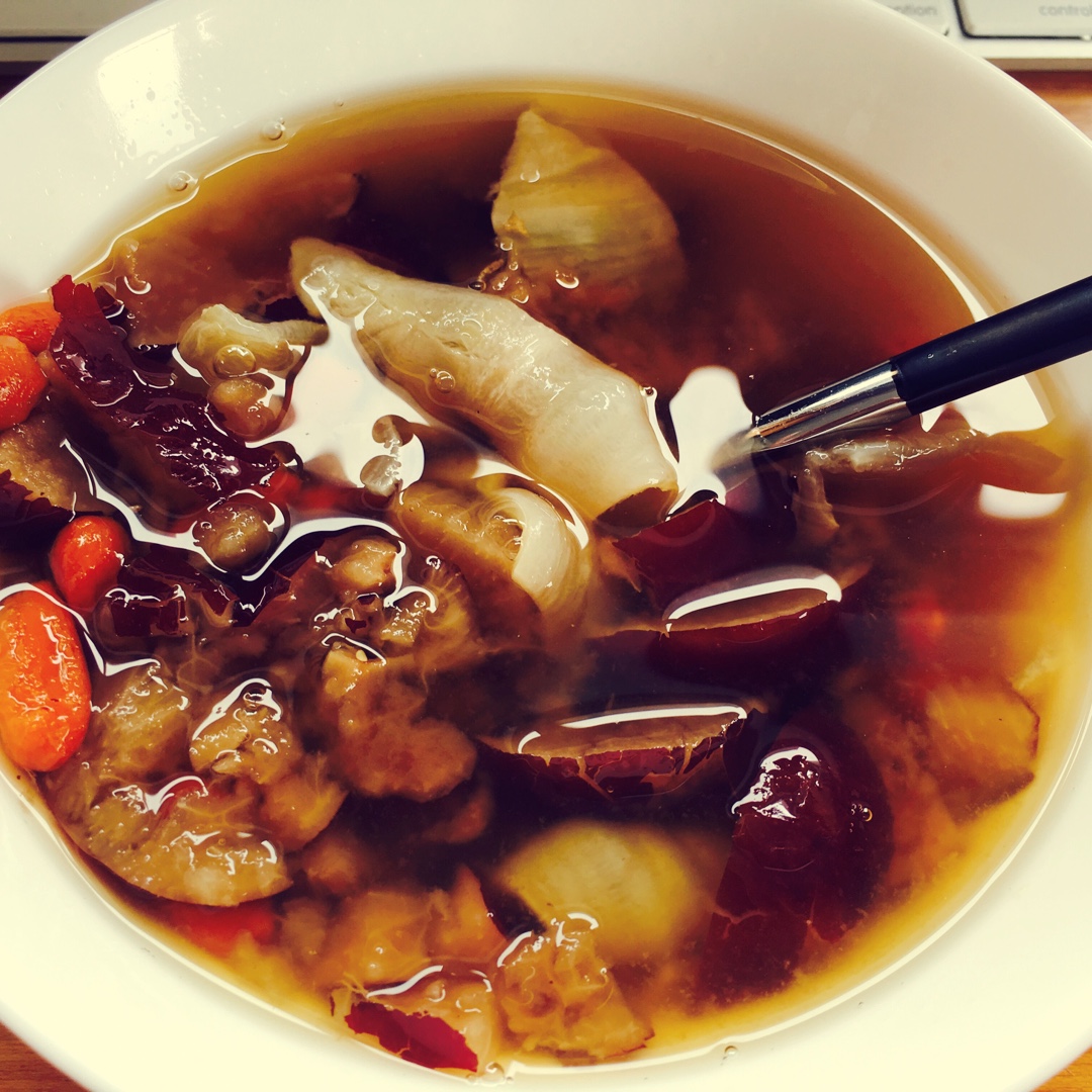 e春儿做的红枣炖花胶