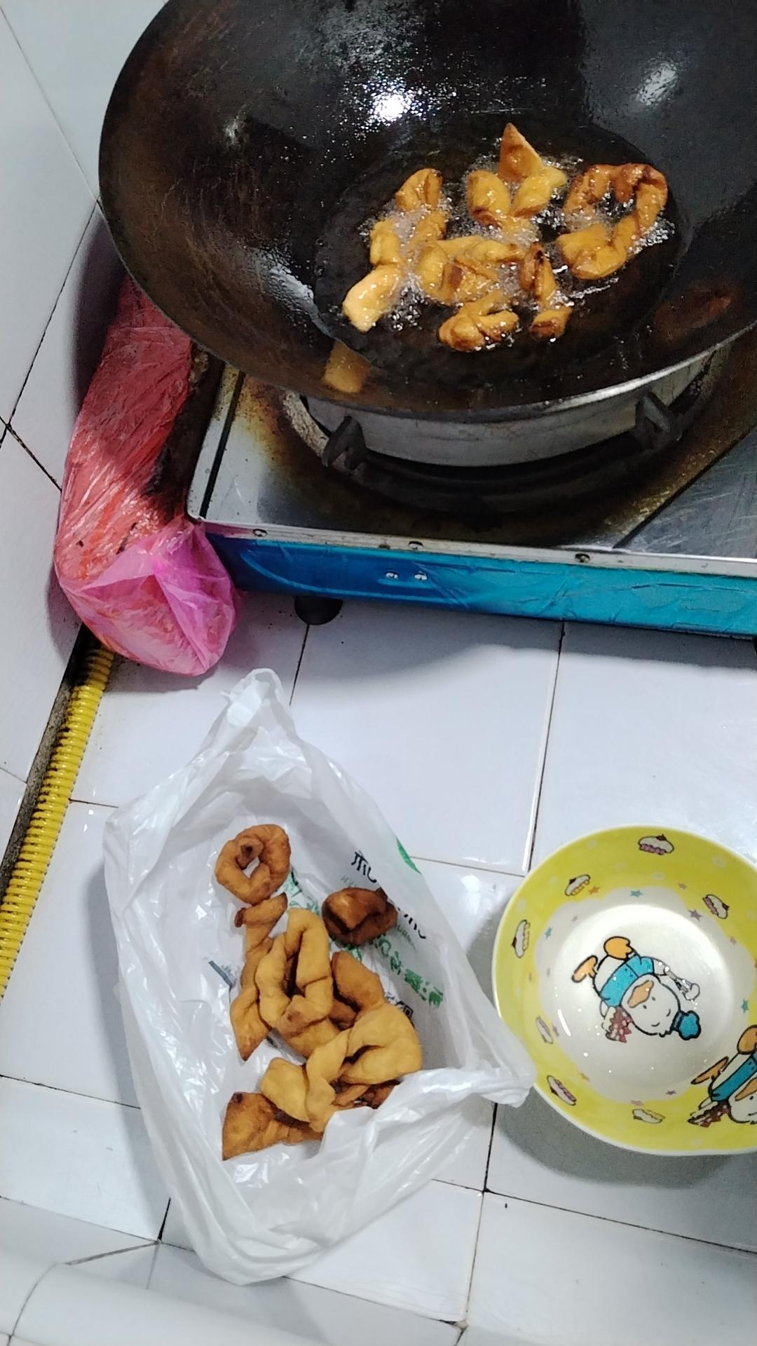香脆的翻饺，小时候最爱的零嘴！