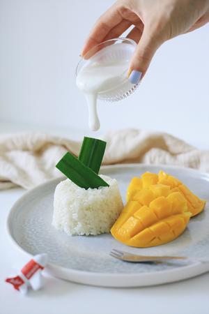 翻滚吧大厨—泰式芒果糯米饭厨<Coconut Sticky Rice with Mango>的做法 步骤7