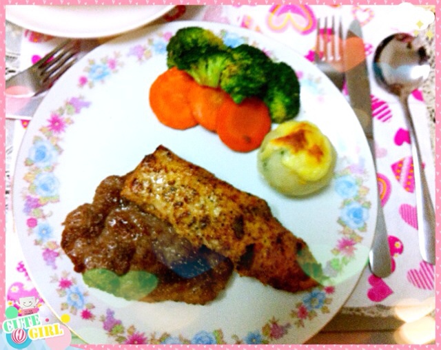 黑椒牛排（配土豆/鸡蛋，意面/蔬菜）