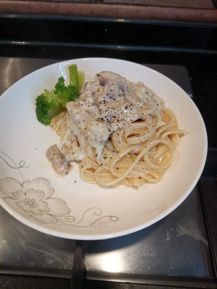 奶油蘑菇鸡肉意面的做法
