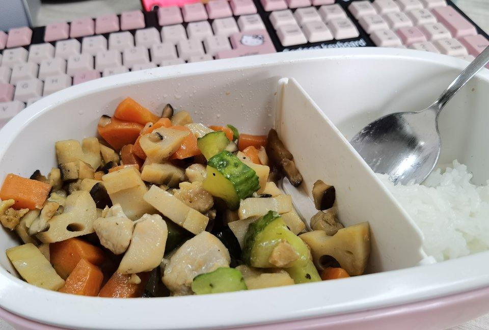 脆藕炒鸡米——时尚健康菜
