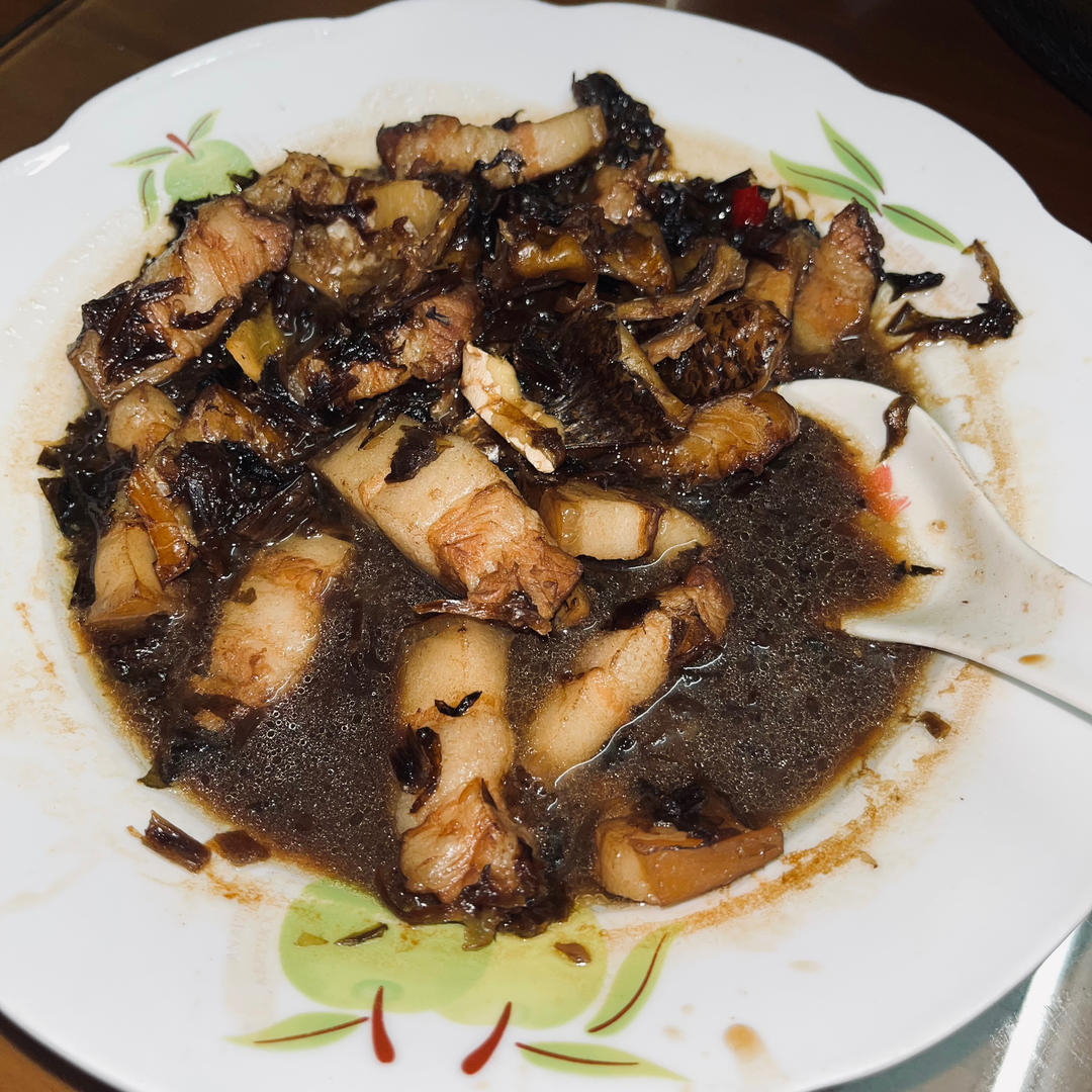 五花肉炖咸鱼咸菜
