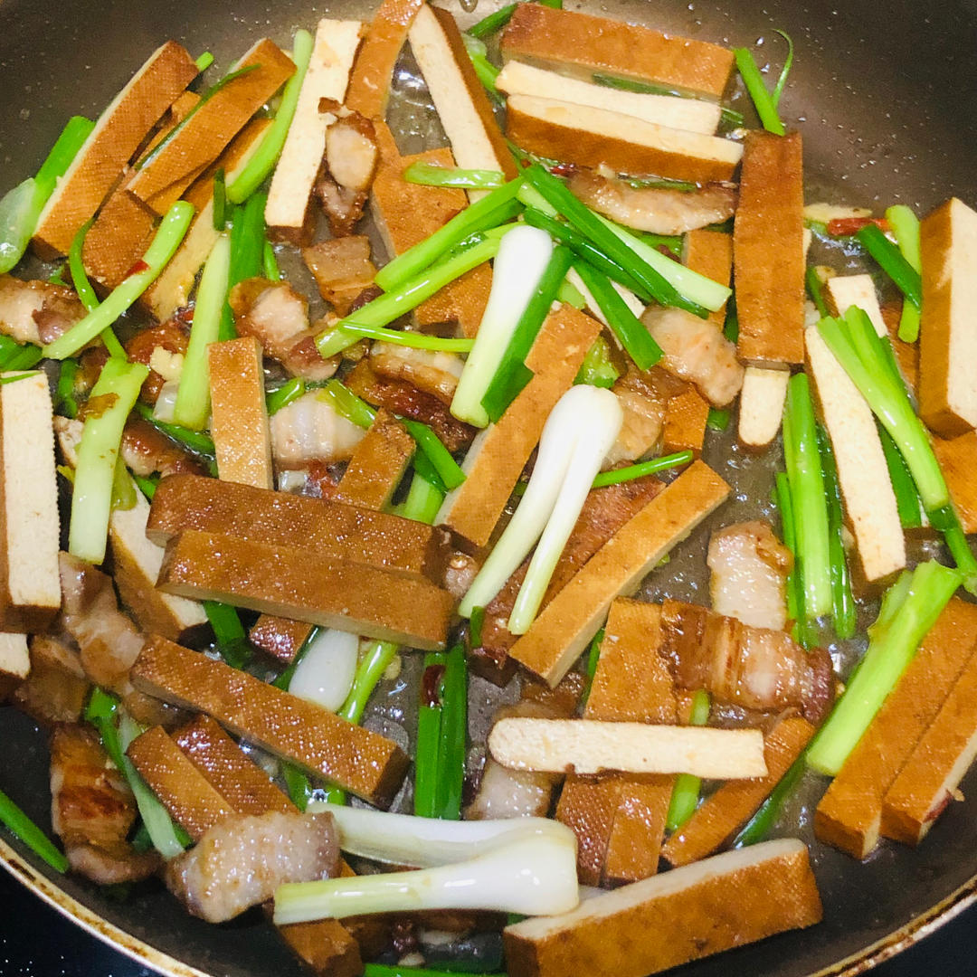 五花肉炒香干