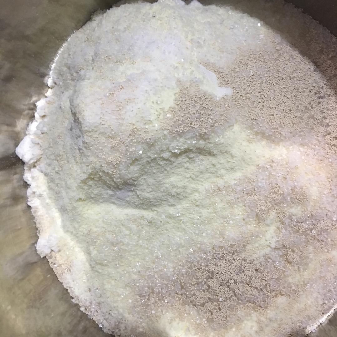 纯奶手撕吐司的做法 步骤1