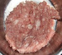 猪肉青椒豆芽蒸饺的做法 步骤3