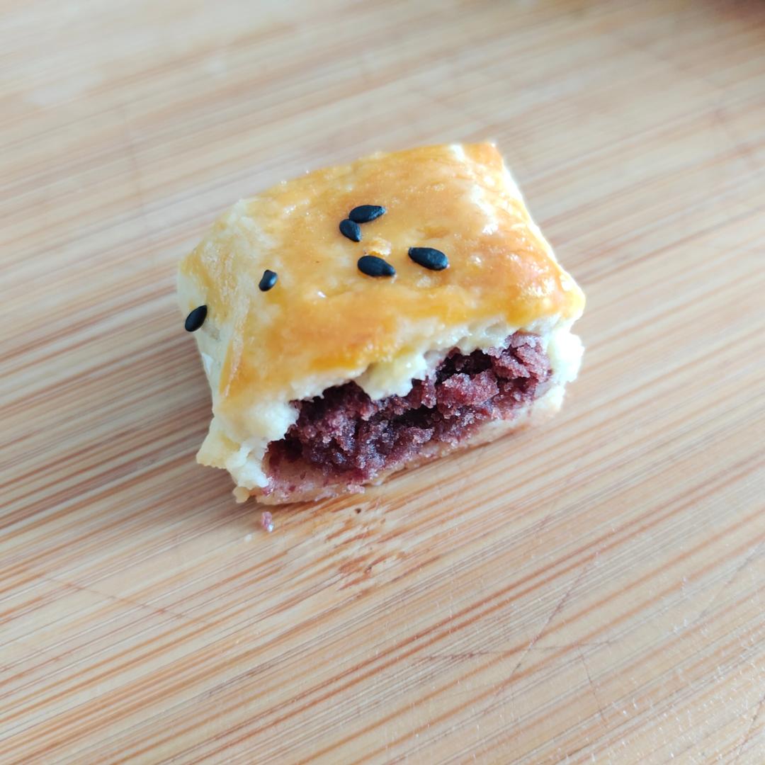 酥脆可口的豆沙一口酥