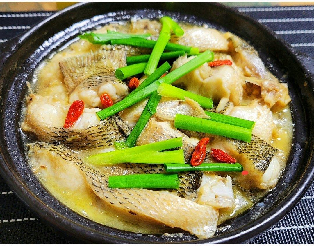 鲜嫩豆腐鲈鱼煲
