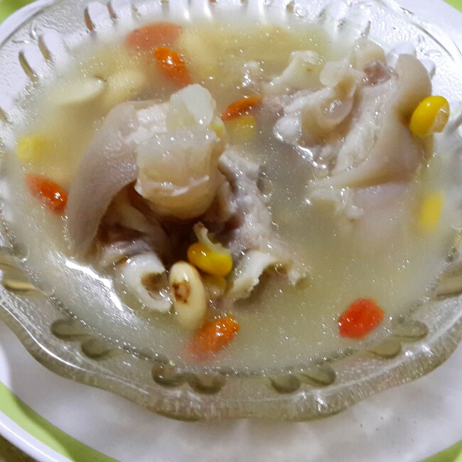 黄豆猪蹄汤