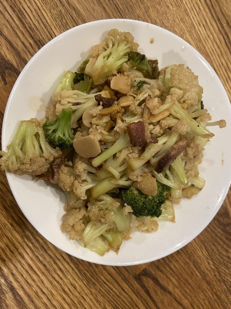 腊肉炒有机花菜