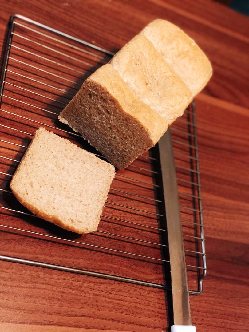 65%全麦吐司 王后粗麸/粗粒全麦粉 无奶低糖低油也可以很松软的粗粒全麦吐司