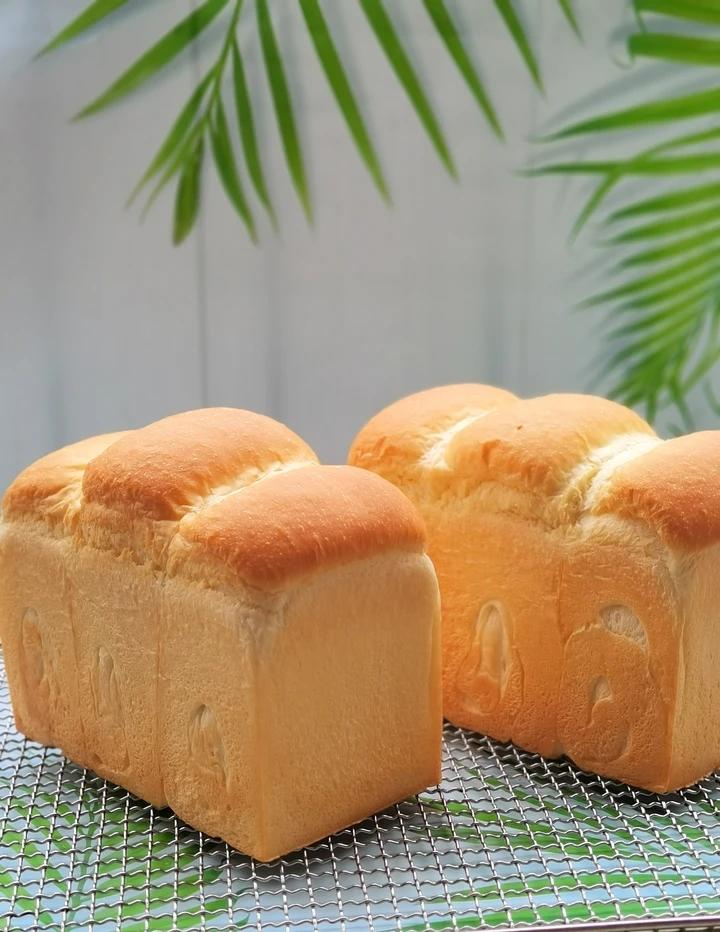 奶呼呼的厚炼乳吐司