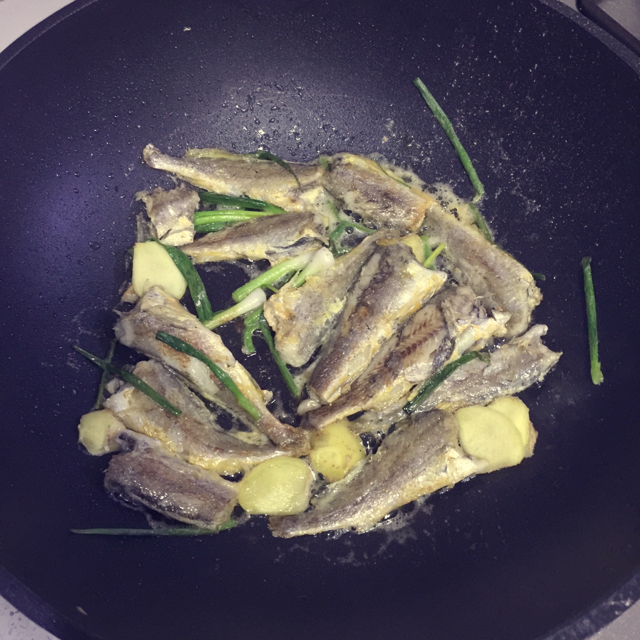 香煎小黄鱼