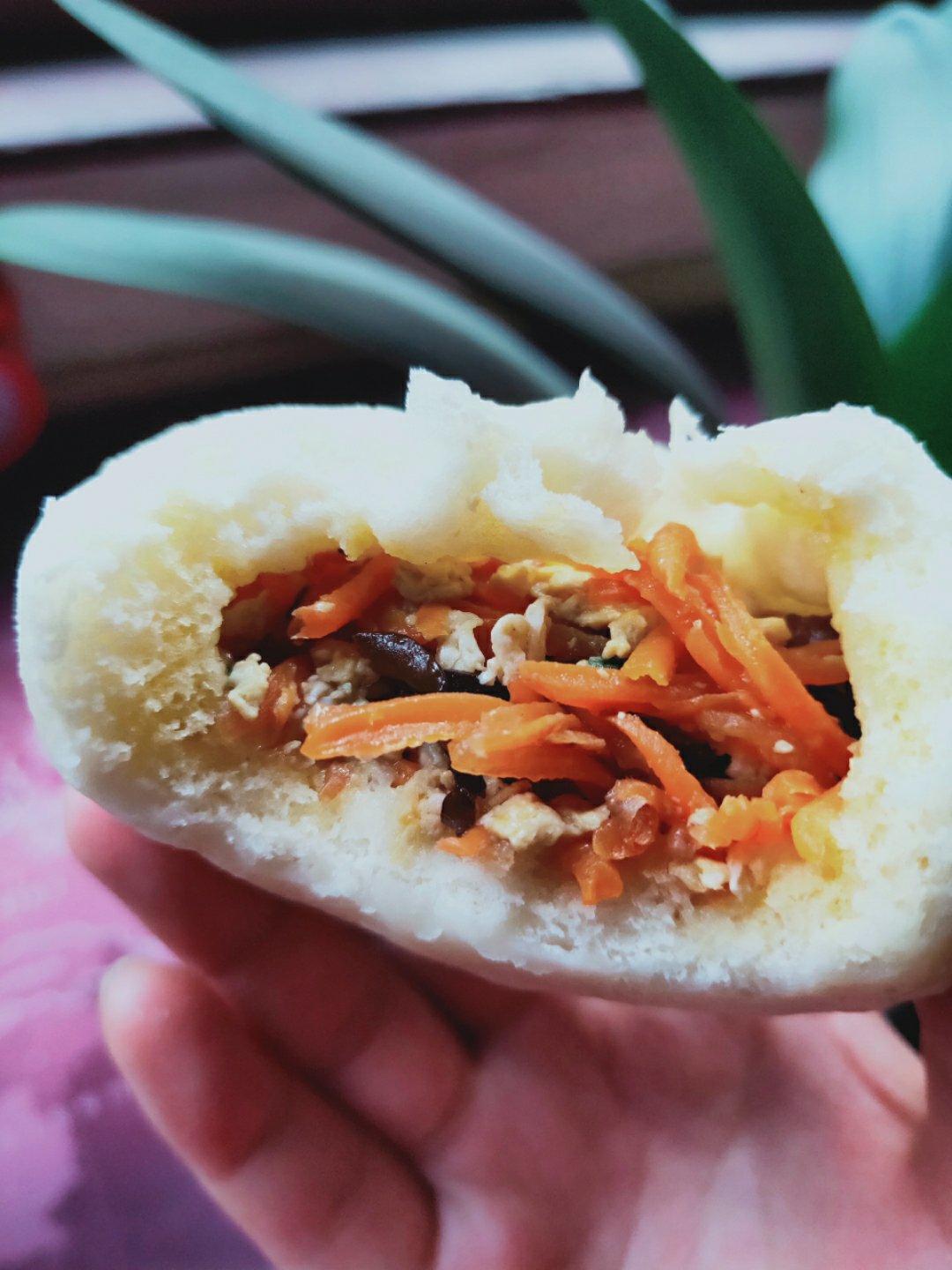 胡萝卜木耳鸡蛋素包子