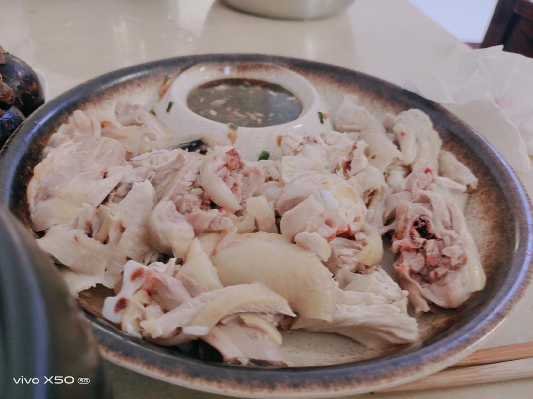 白斩鸡（附蘸汁做法）