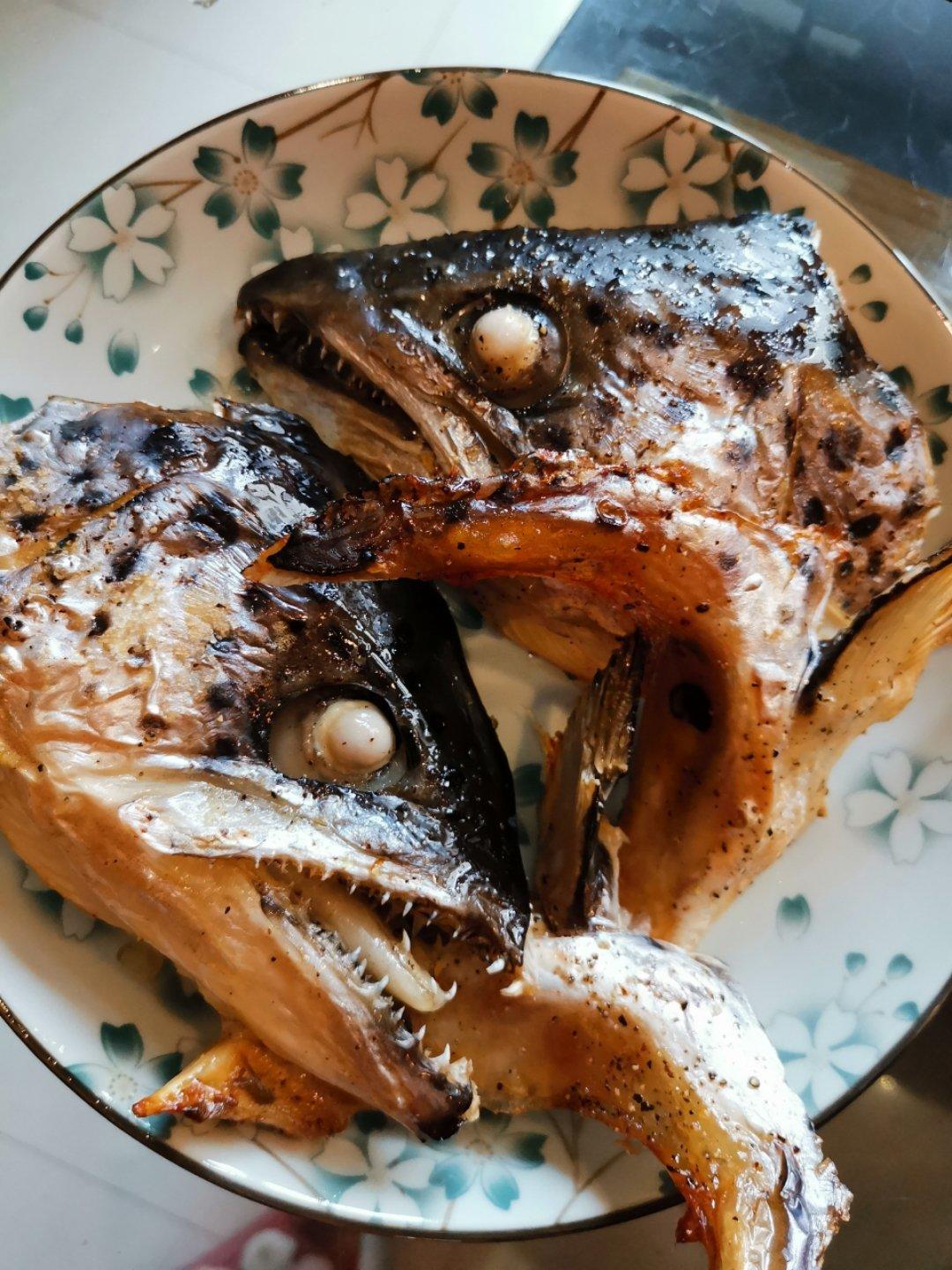 盐烤三文鱼头