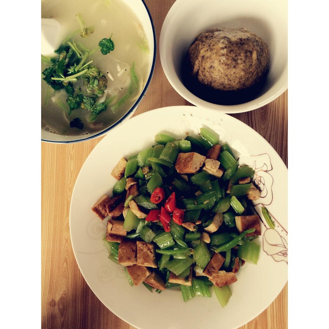 素菜：芹菜炒豆腐干