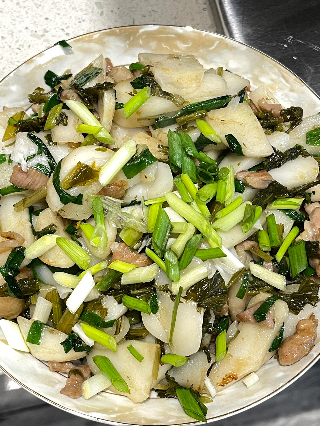 荠菜肉丝炒年糕