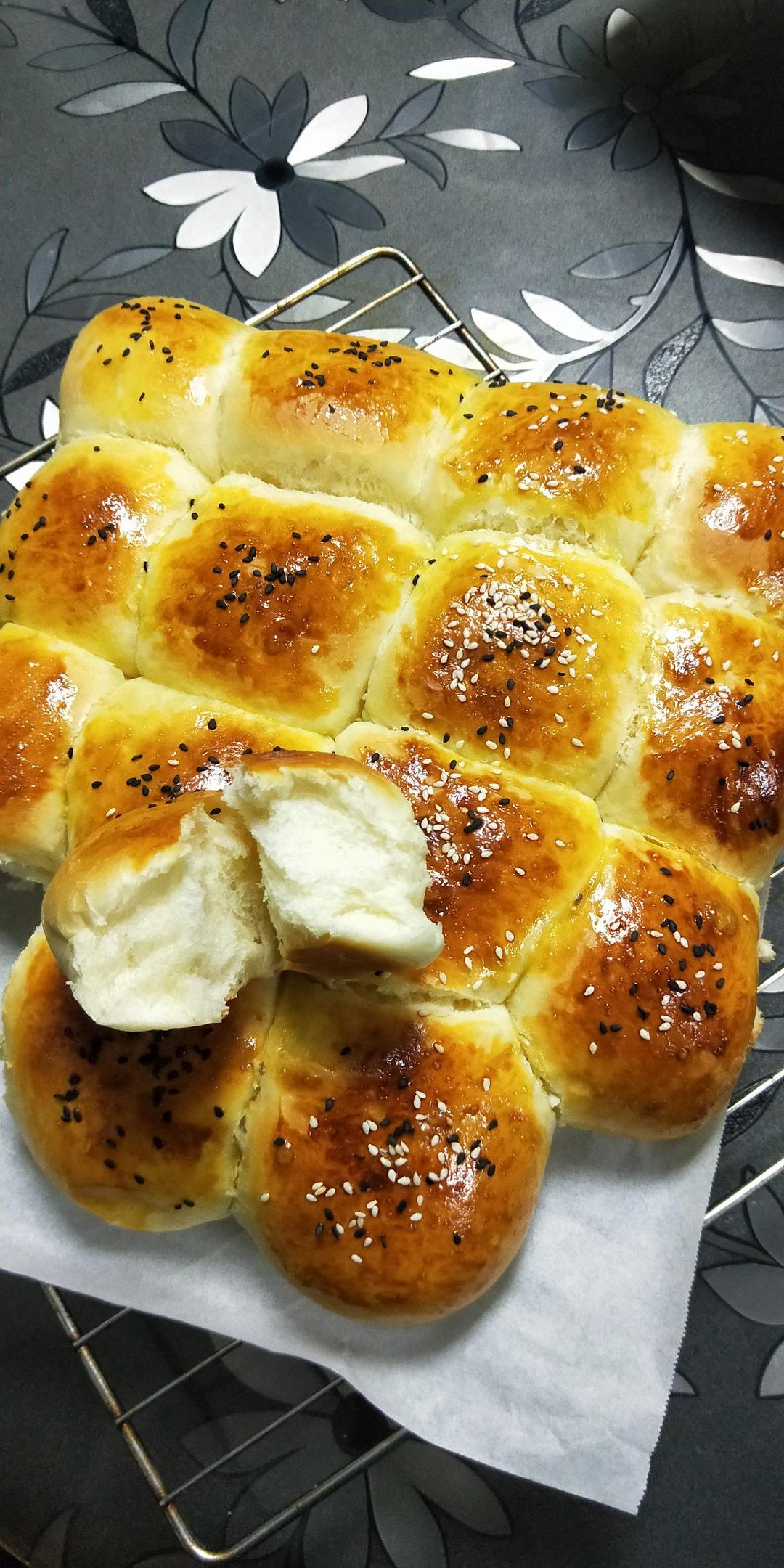 淡奶油面包   （口感超柔软，不会揉面发酵的进，小白食谱）