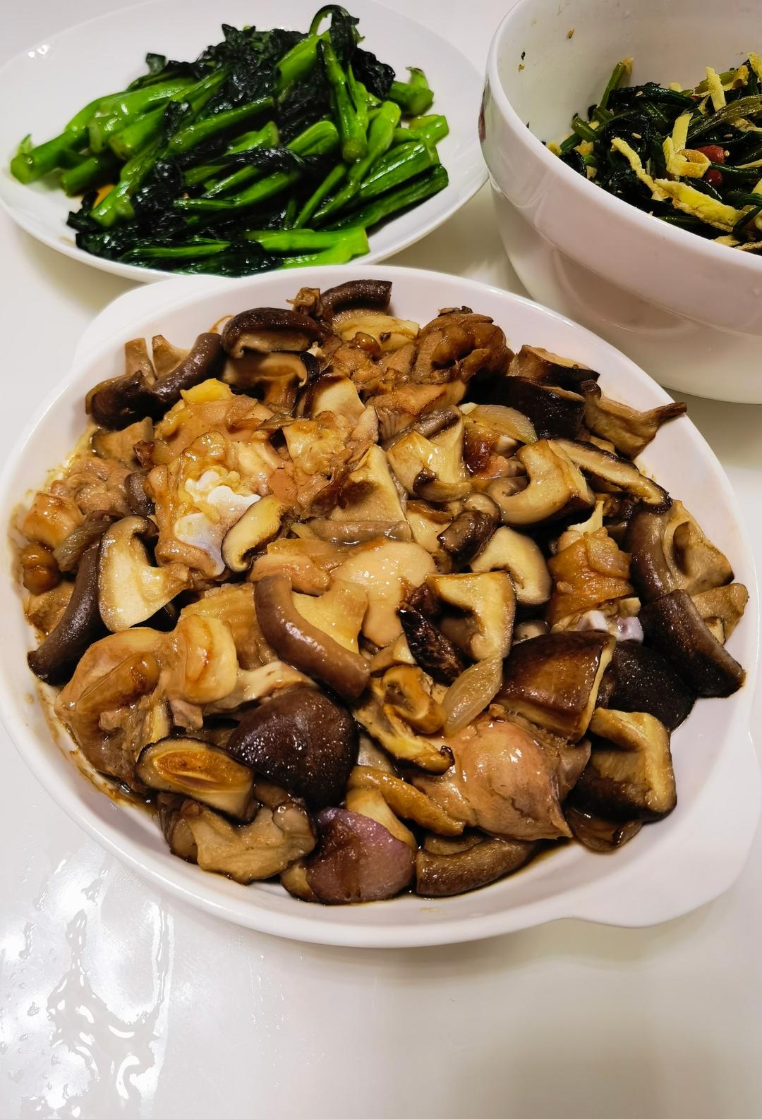 厨师长教你：“香菇蒸滑鸡”的家常做法，鲜香嫩滑，营养美味