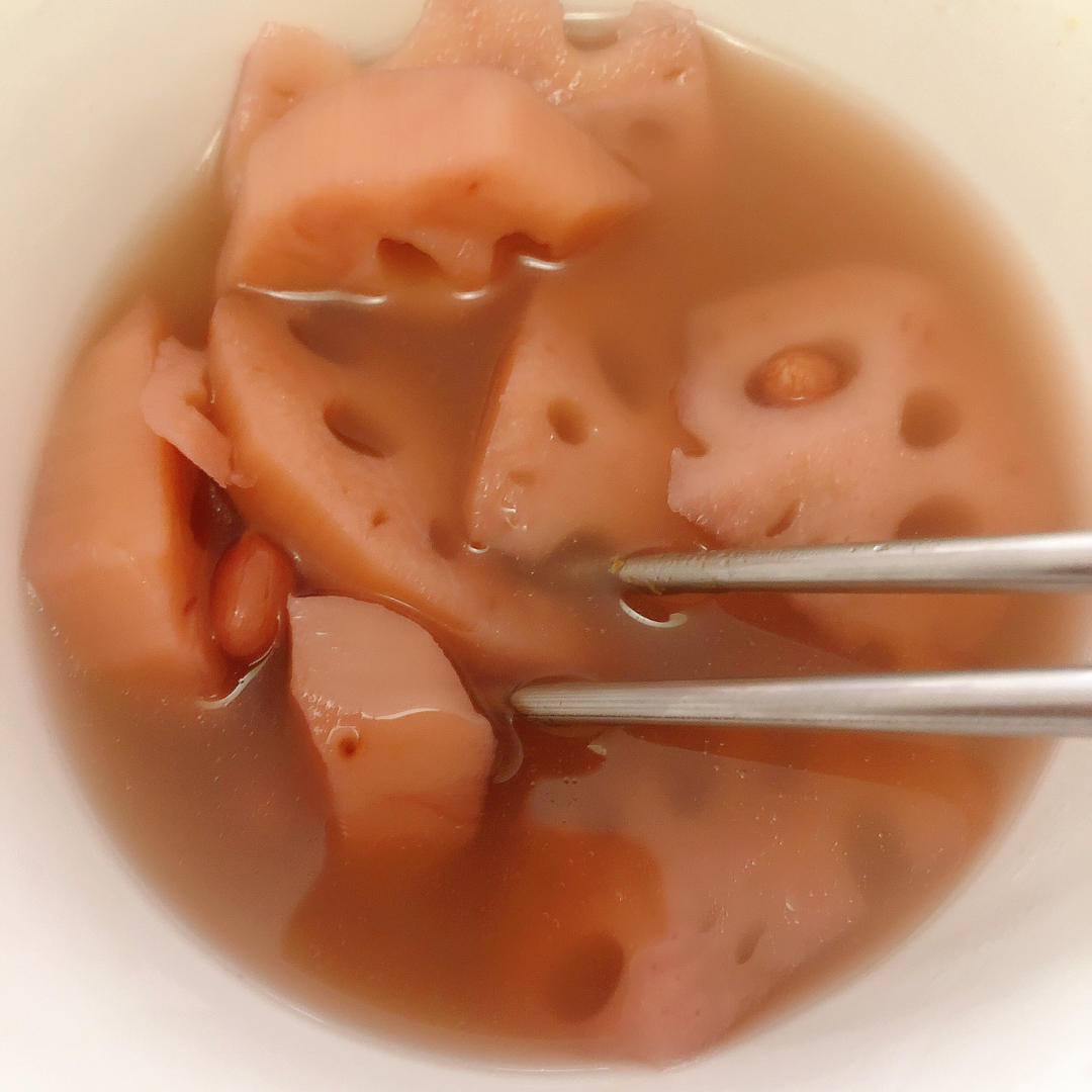 在加国滴茉莉麻麻做的莲藕花生汤