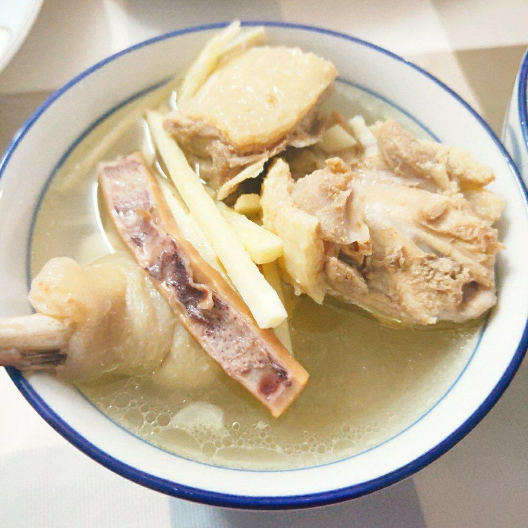 菜言汐做的鱿鱼干鸭汤